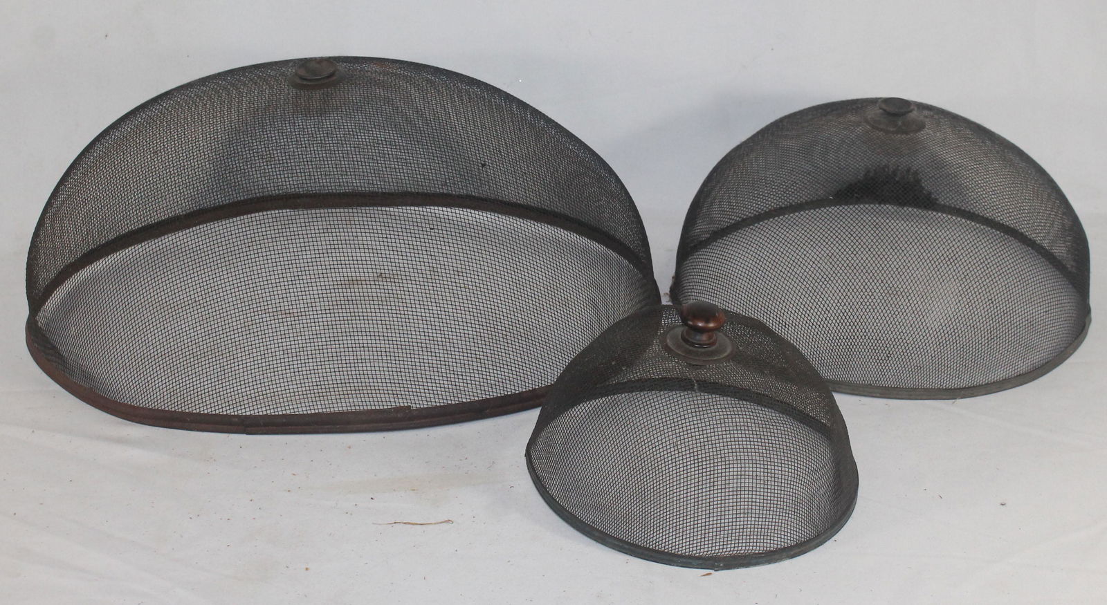 lot of 3 wire food screens - 10 1/4"x14 1/2", 9 1/2"x9" (1 of 6)