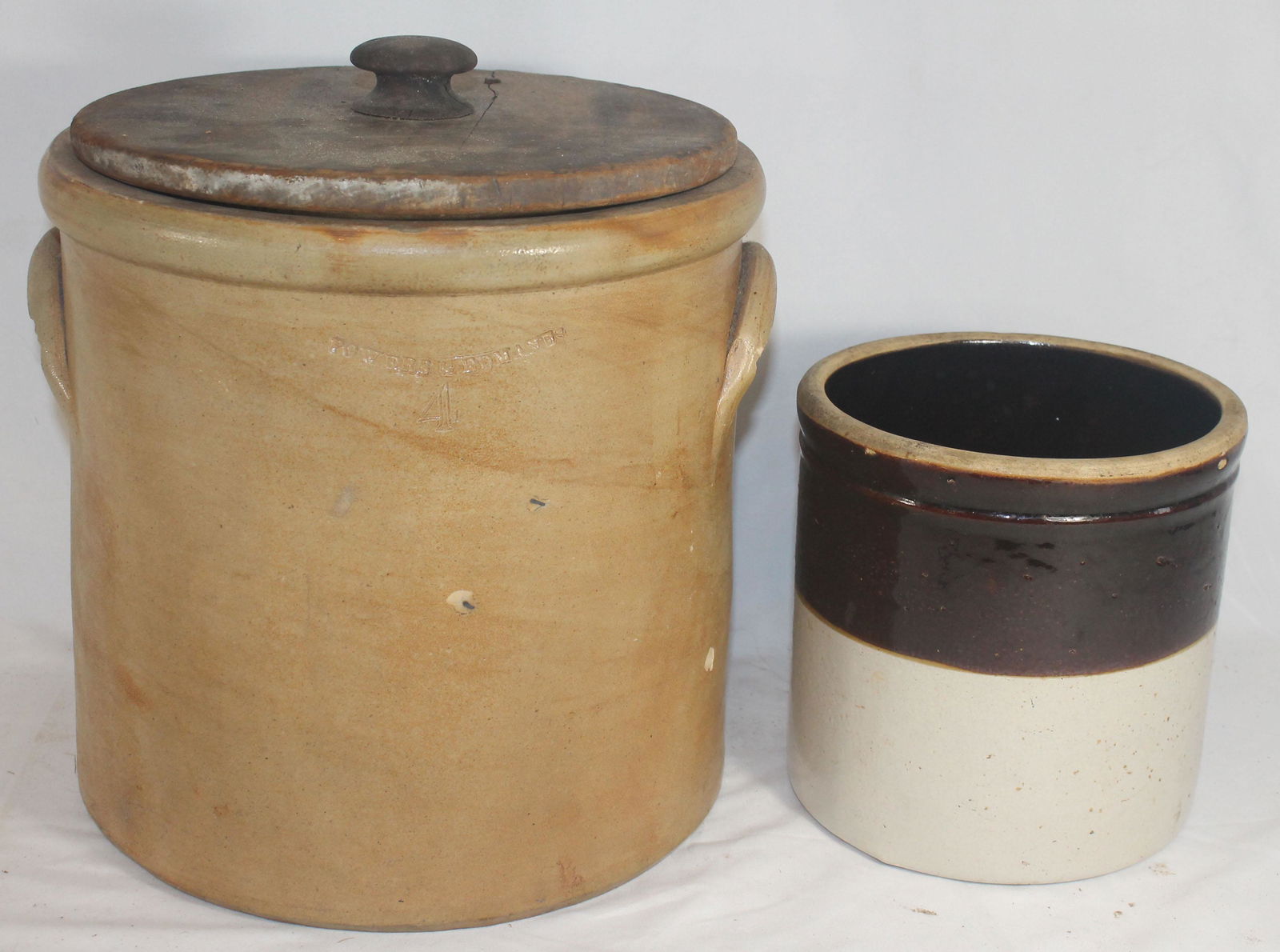 2 Stoneware crocks incl 1 large w wooden lid & a brown (1 of 11)