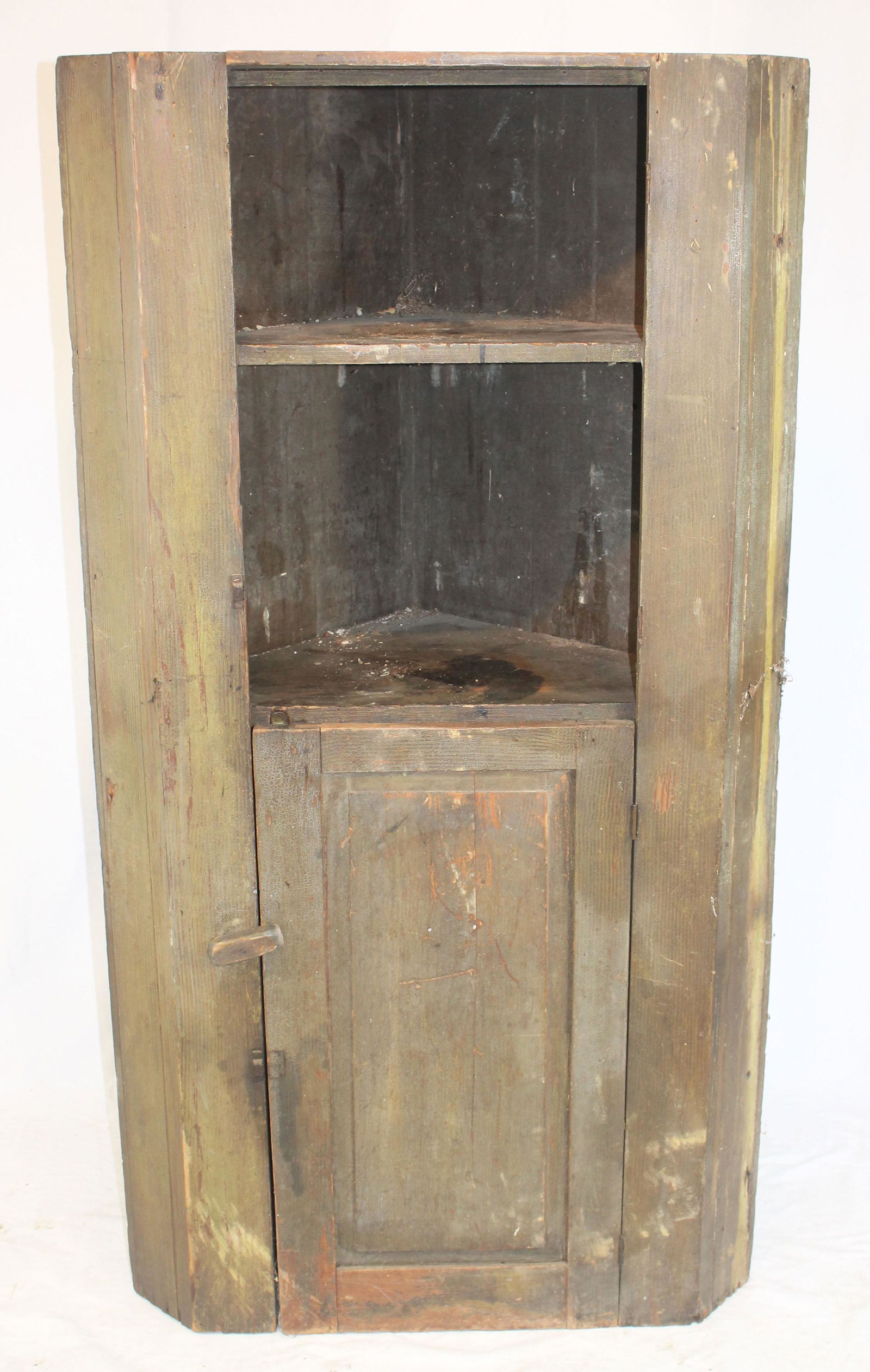 Antique corner cupboard in desireable diminutive (1 of 8)