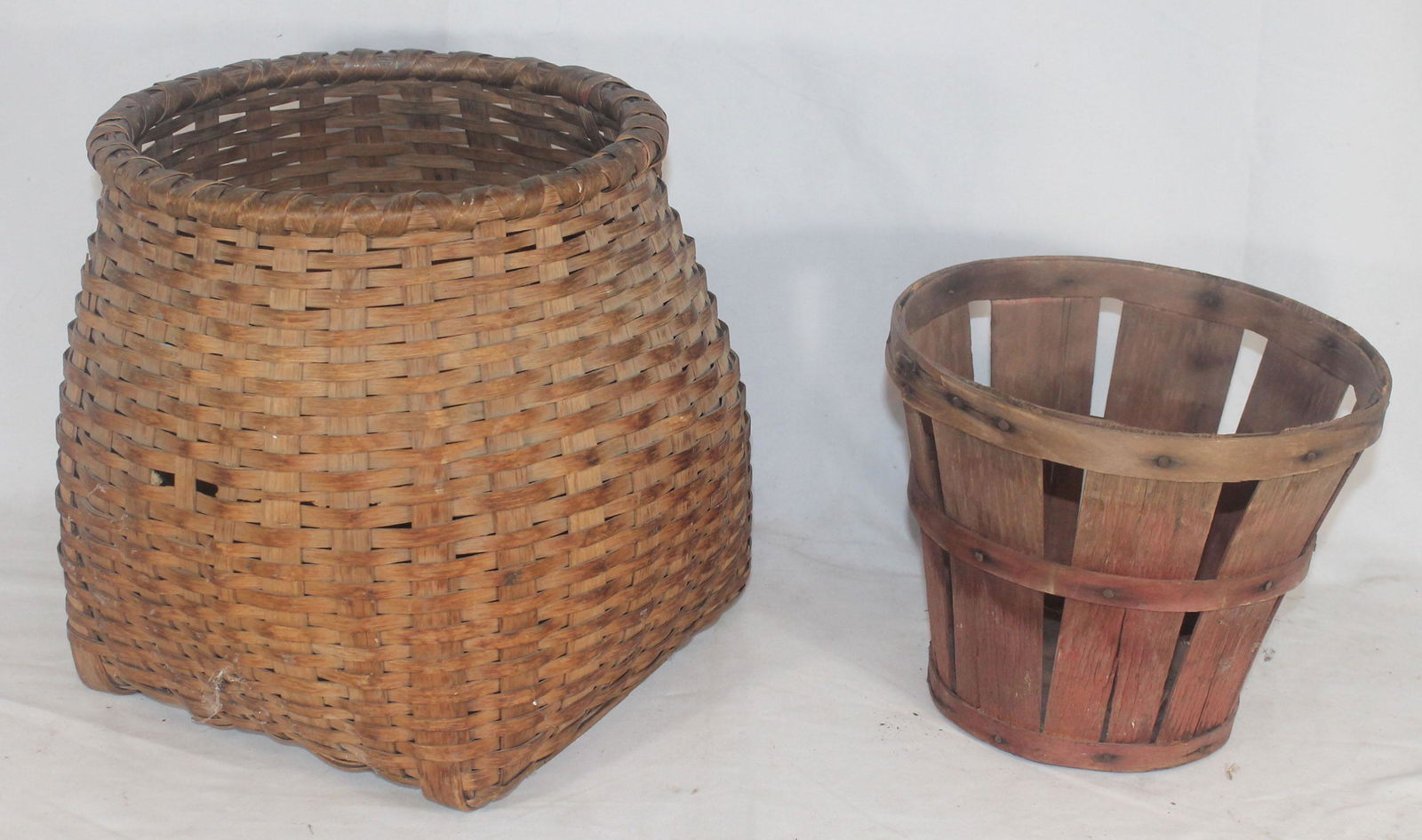 lot of 2 baskets incl unusual shaped splint basket w (1 of 6)