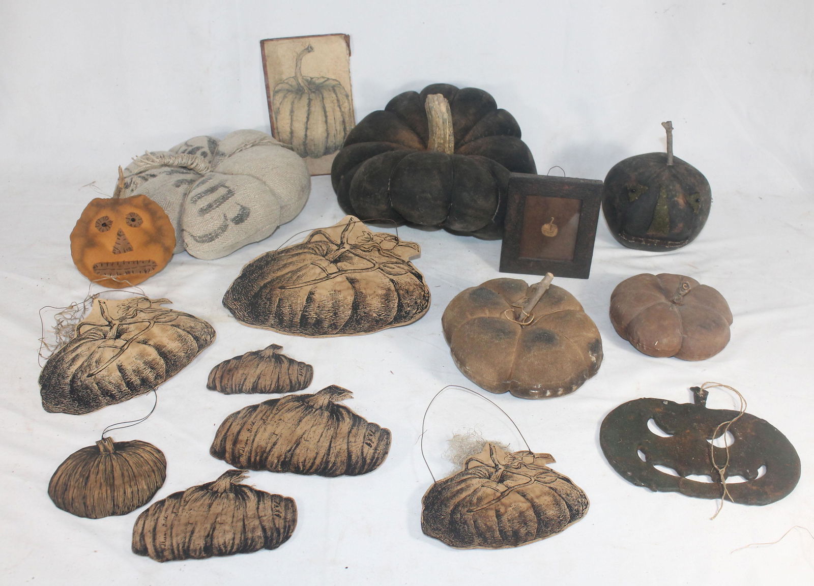 Generous Halloween lot of contemporary pumpkins & other (1 of 9)