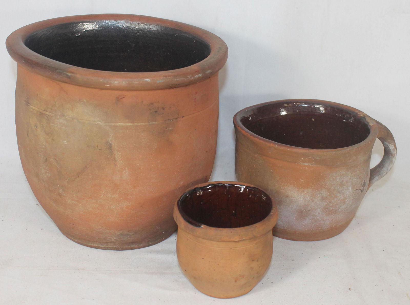 3 pcs of antique redware incl lard pot, vessel w handle (1 of 6)