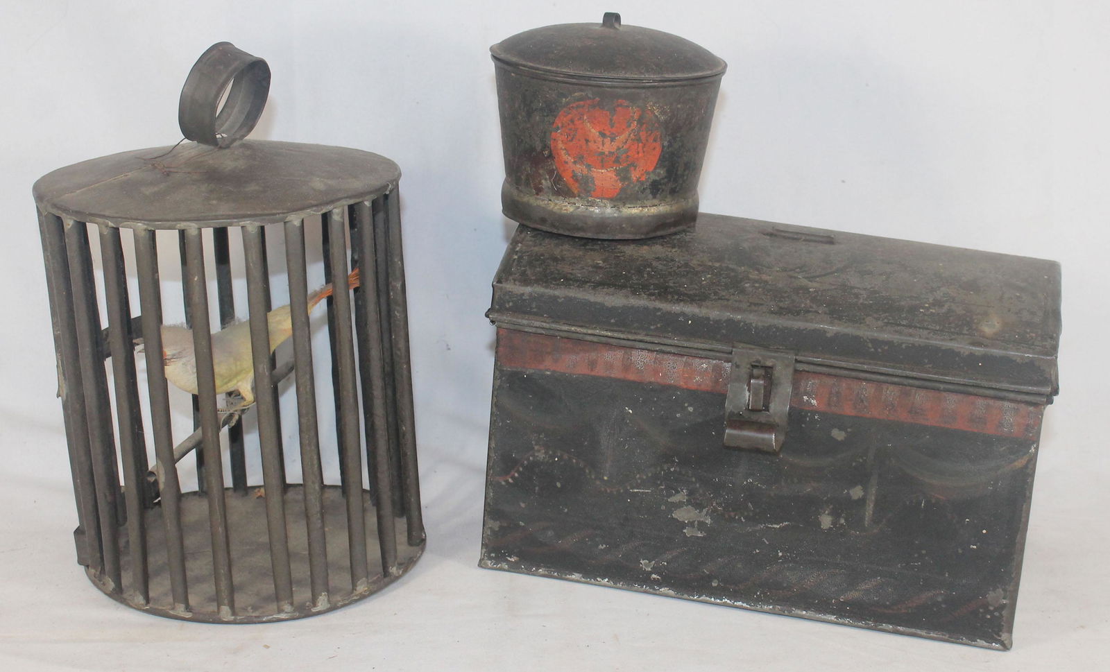 Tole lot incl dome top box, round covered box & bird (1 of 5)