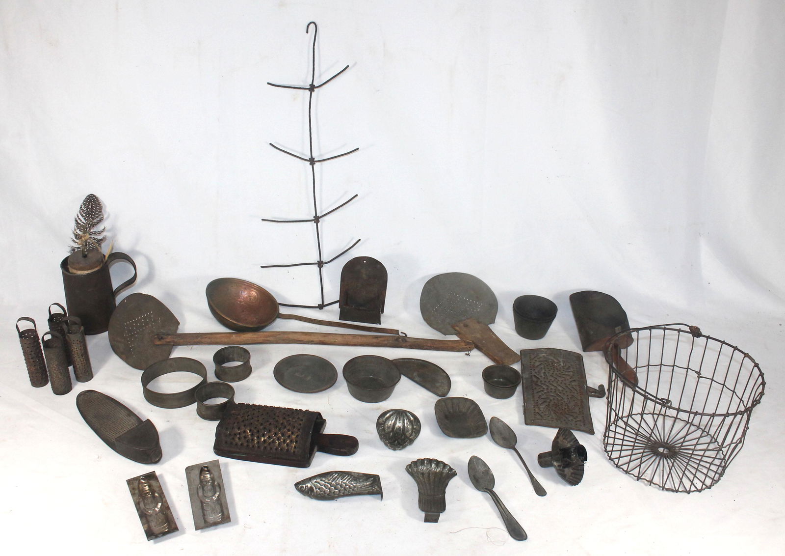 Very generous assortment of tin kitchen items incl (1 of 13)