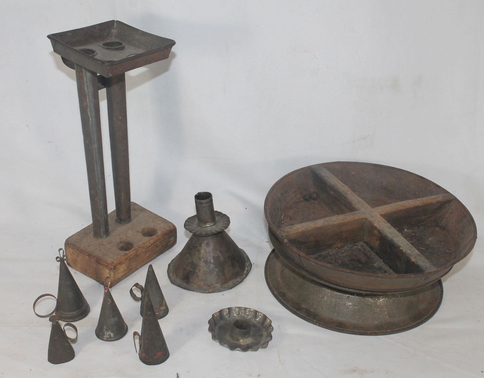 Collection of tin items incl lazy susan, make-do candle (1 of 8)