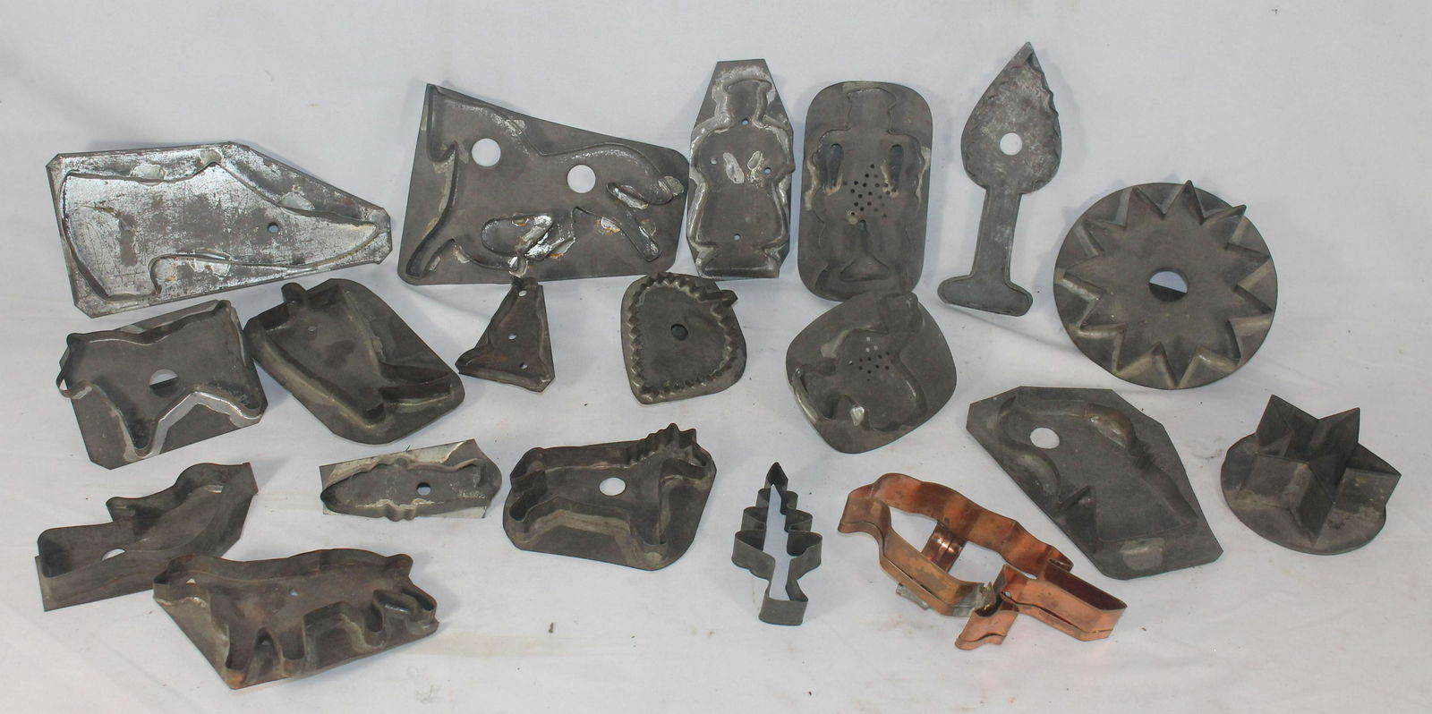 Collection of mostly tin cookie cutters - approx 18 (1 of 8)