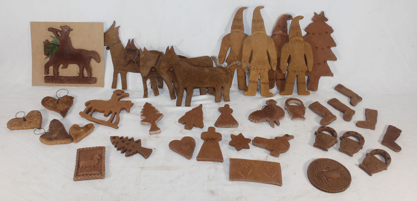 Very generous lot of contemporary primitive gingerbread (1 of 12)