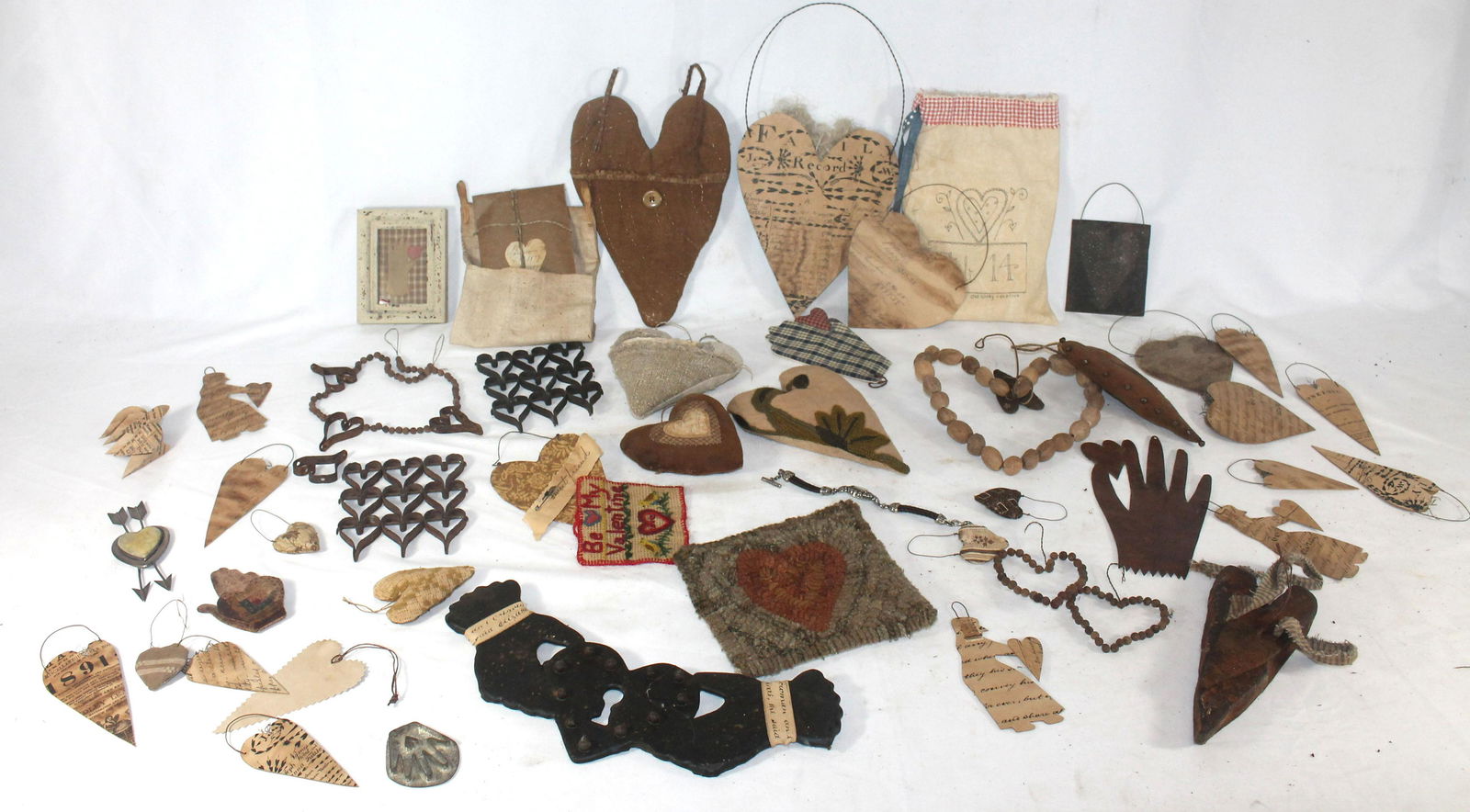 Contemporary primitive handmade lot of heart themed (1 of 12)