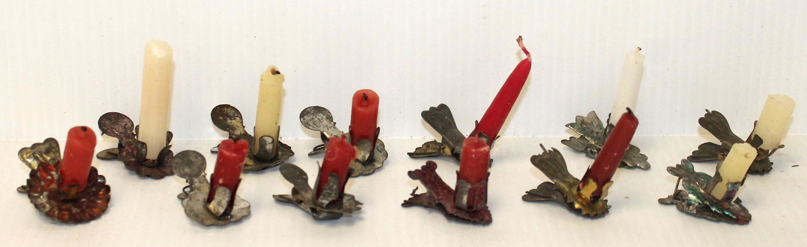 Collection of 12 tin ornament candle clips w candles (1 of 5)