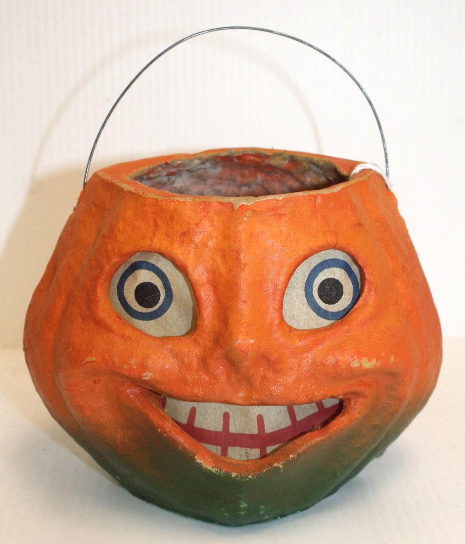 Vintage papier mache Jack-O-Lantern candy container (1 of 4)
