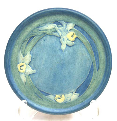 beautiful sgnd Newcomb College 5 3/4" floral carve: beautiful sgnd Newcomb College 5 3/4" floral carved trivet