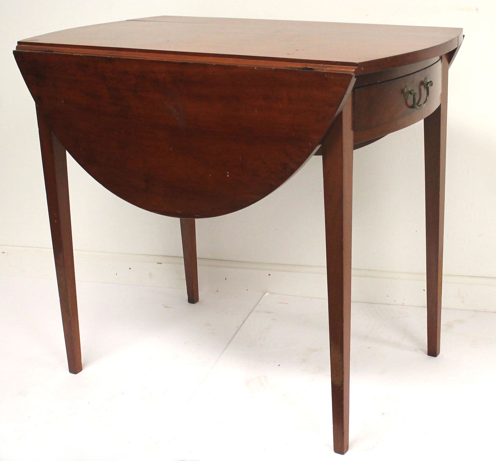 Hepplewhite mahog Pembroke table w 1 drawer - 28 1/2" (1 of 6)