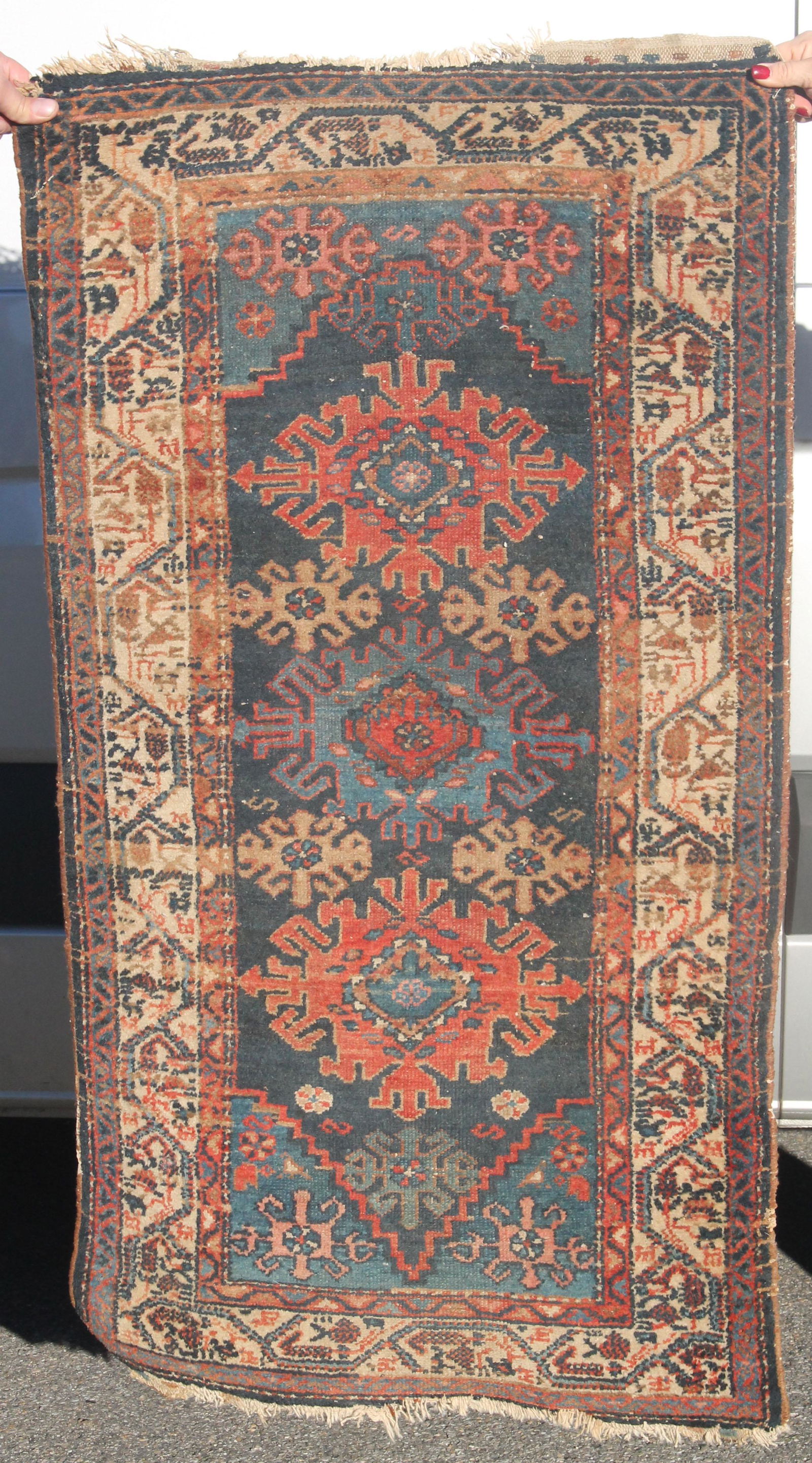 2'5"x4'6" Oriental area rug (1 of 3)