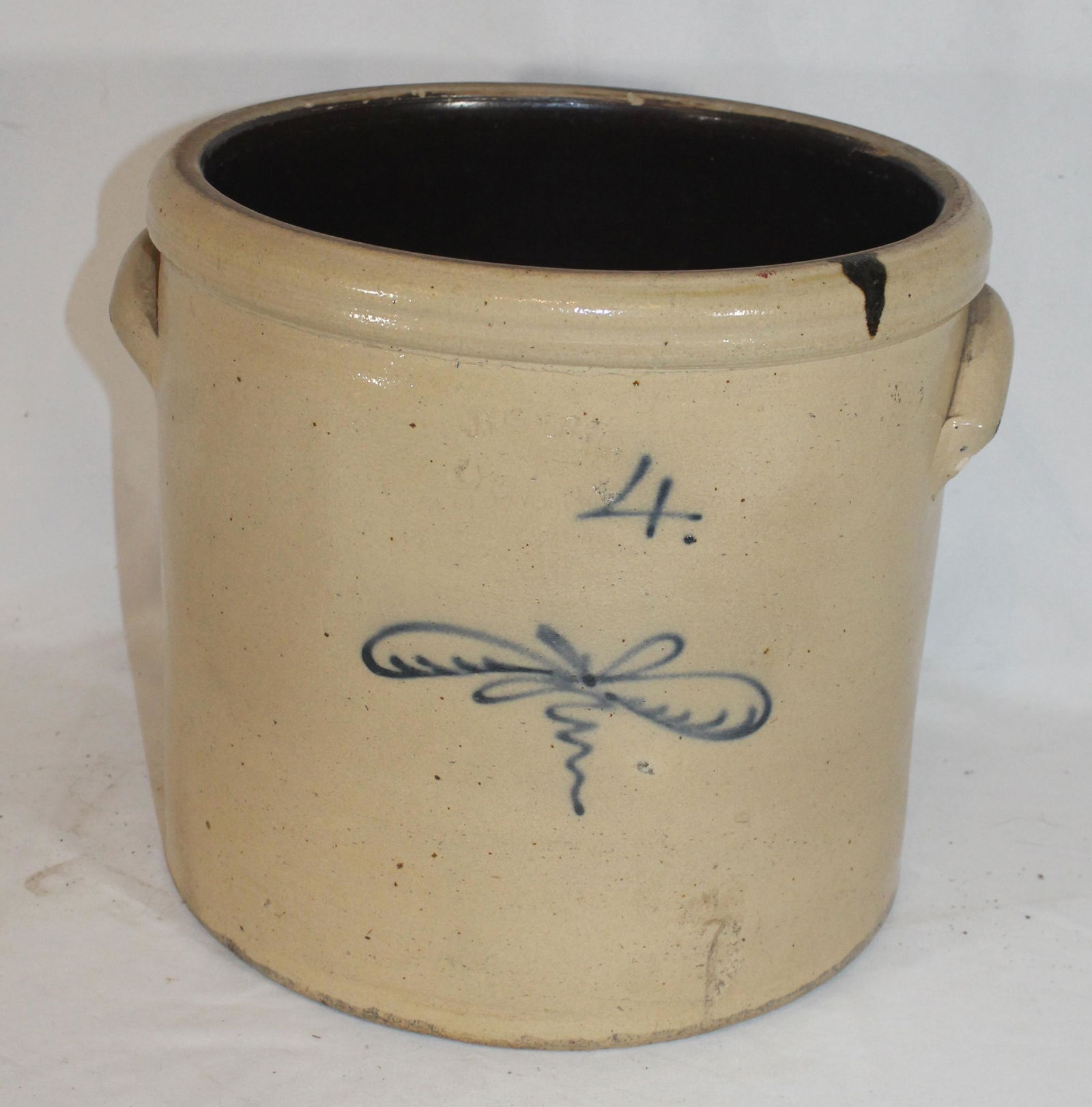 J. Fisher & Co Lyons, NY 4 gal crock w cobalt bee sting (1 of 6)