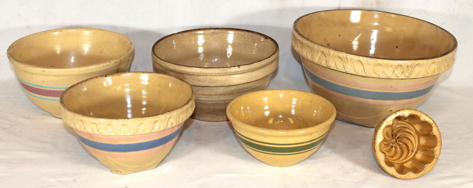 lot of 6 antique yellowware bowls in 1 mold - as found (1 of 7)