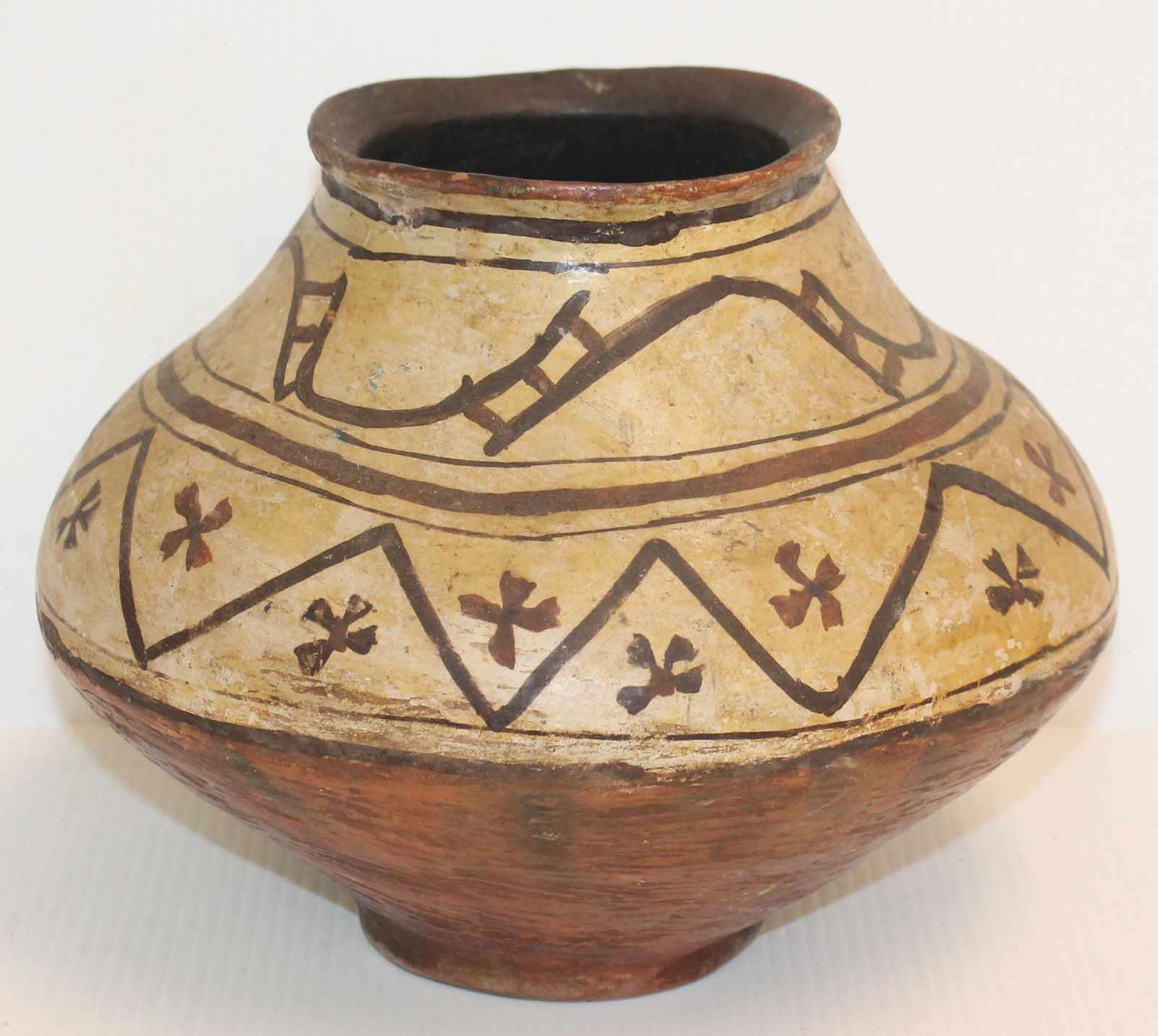 Southwestern pottery dec pot - possibly Native American (1 of 5)