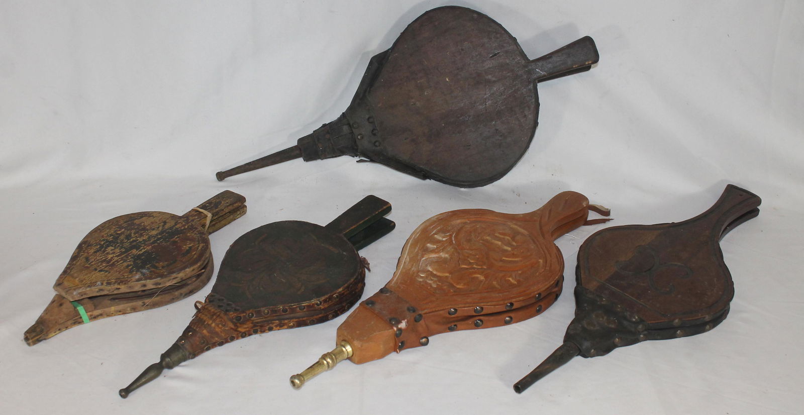 lot of 5 antique bellows in various sizes - as found - (1 of 6)
