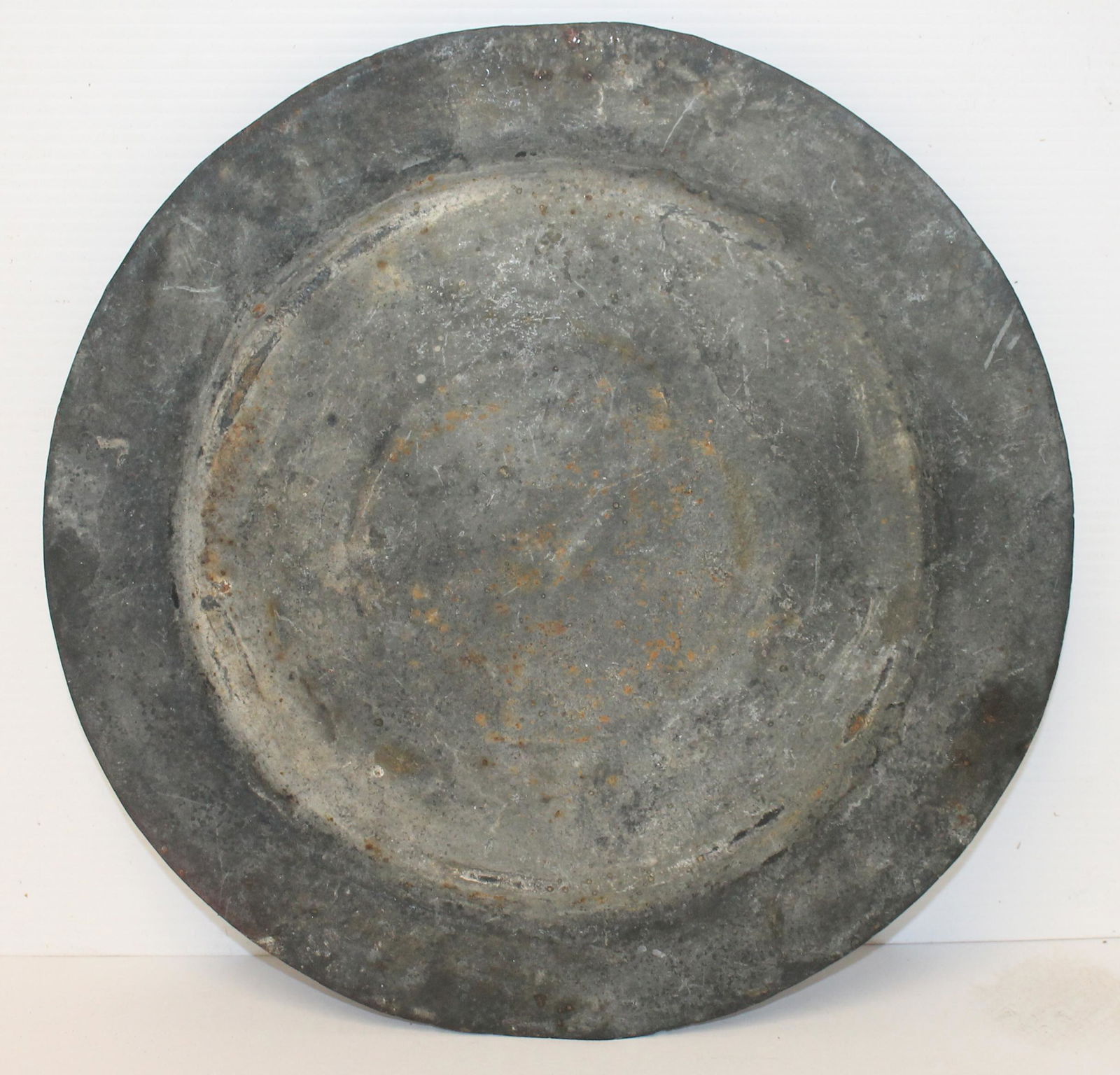 18thC extremely heavy pewter charger - approx 13 1/2" (1 of 5)