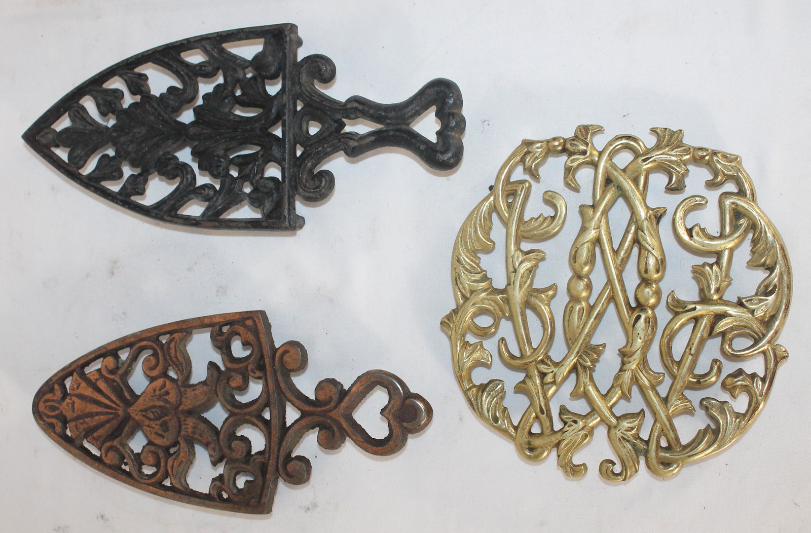 Lot of 3 iron fireplace trivets in various shapes (1 of 5)