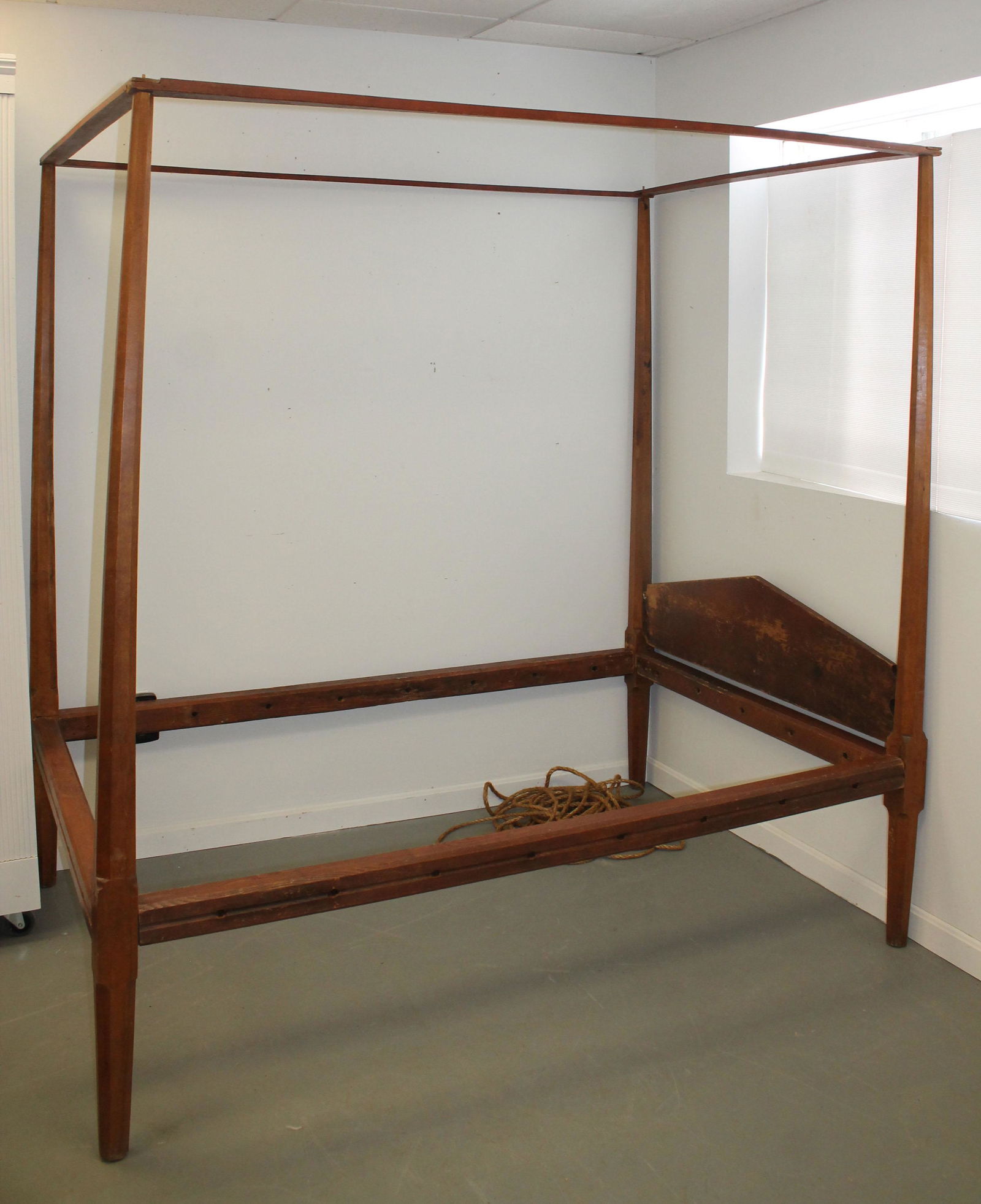 Antique canopy or tester 4 post bed (1 of 7)