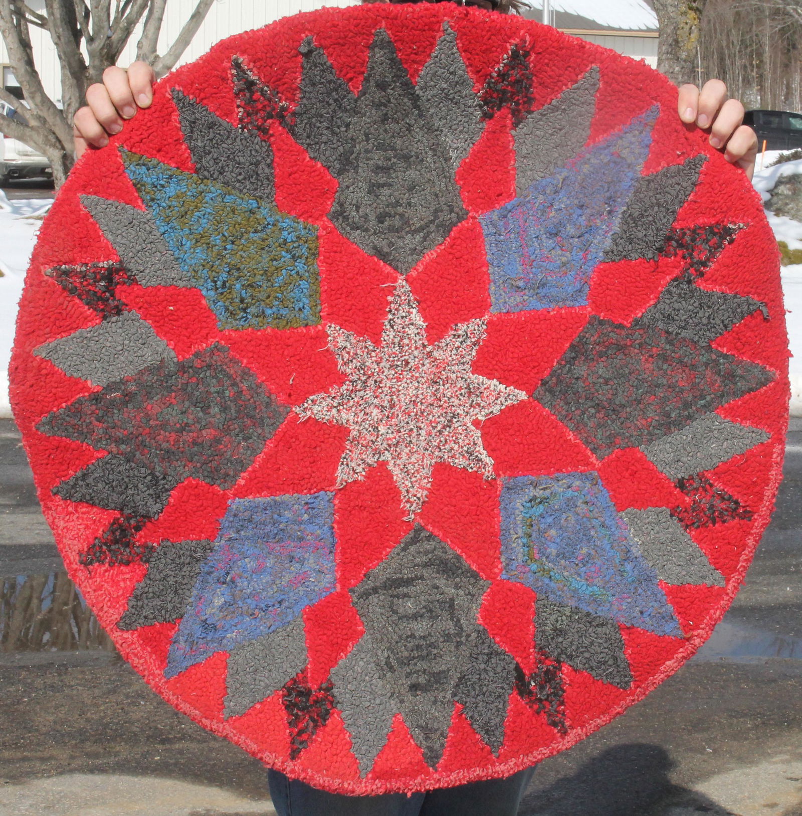 Vintage round hooked rug w star & geometric pattern - approx 36" diam (1 of 7)