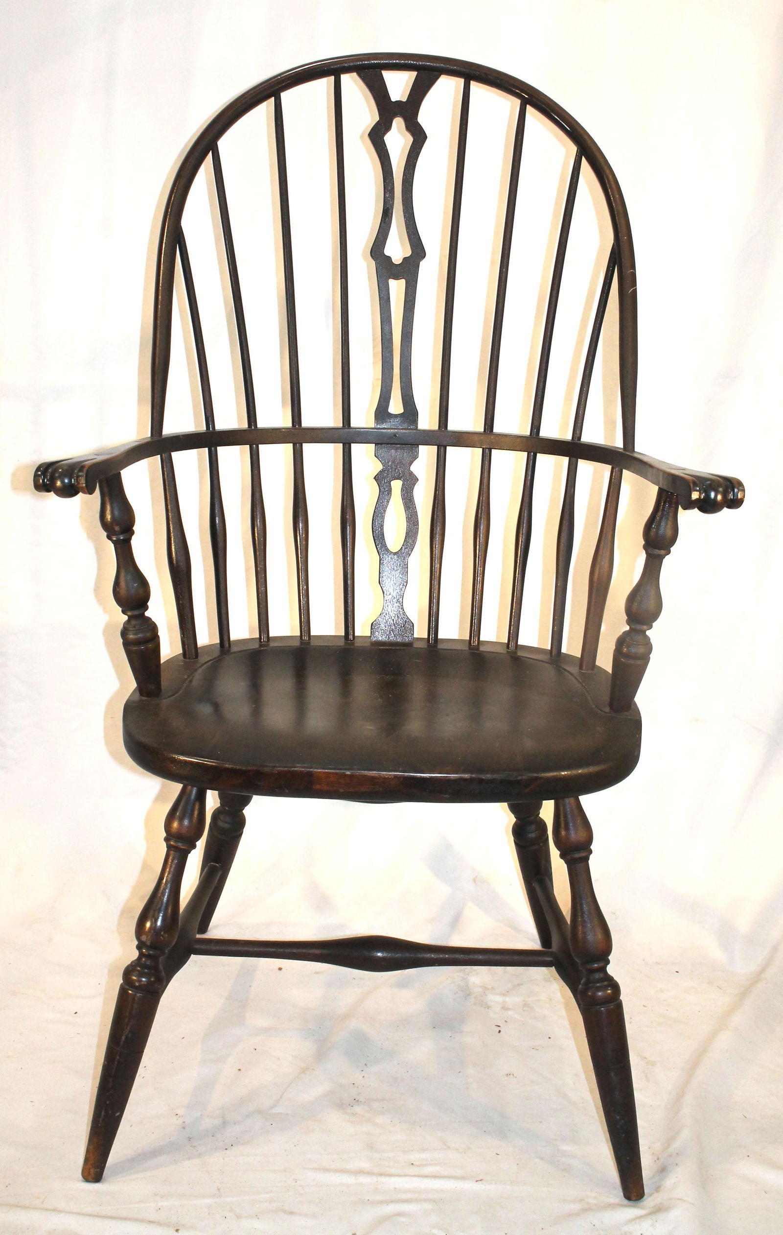 Phoenix Chair Co Windsor style continuous knuckle armchair (1 of 6)