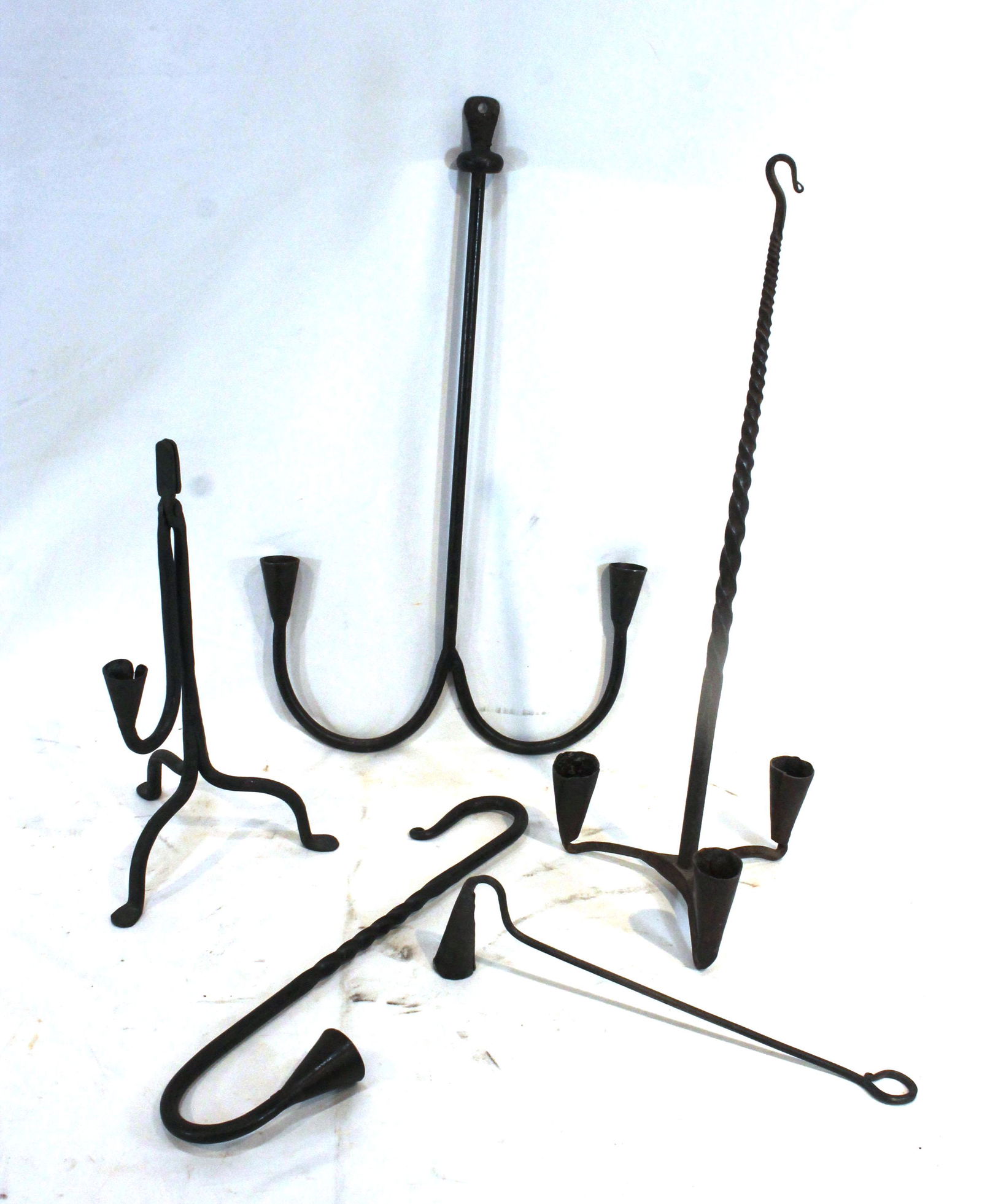 5 pieces of primitive style wrought iron lighting incl rush light, 2 hanging candle lamps, loom (1 of 6)