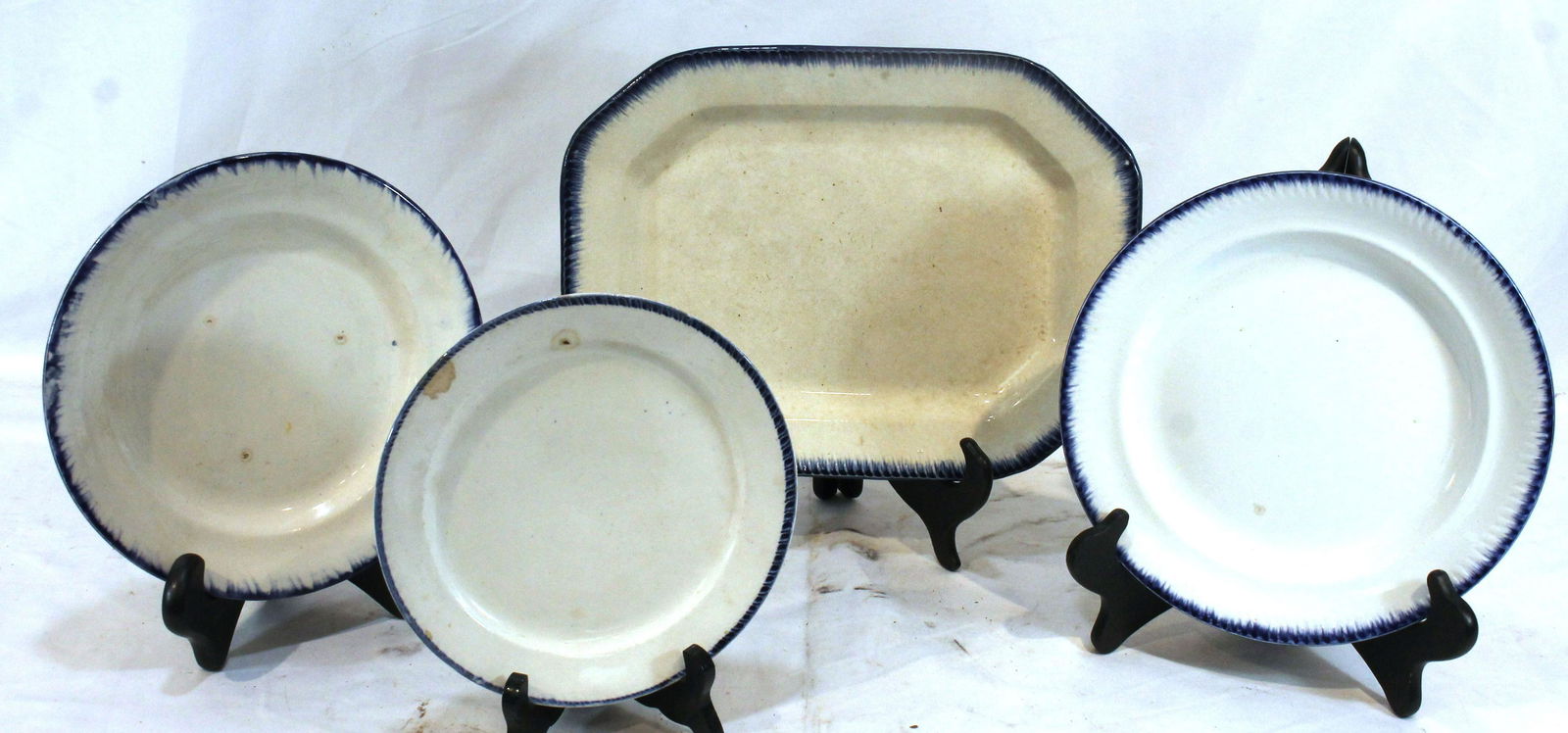4 pieces of antique Leeds feather edge incl 3 plates & a platter - 9 1/2", 9" & 8" diam plates; 9 (1 of 10)
