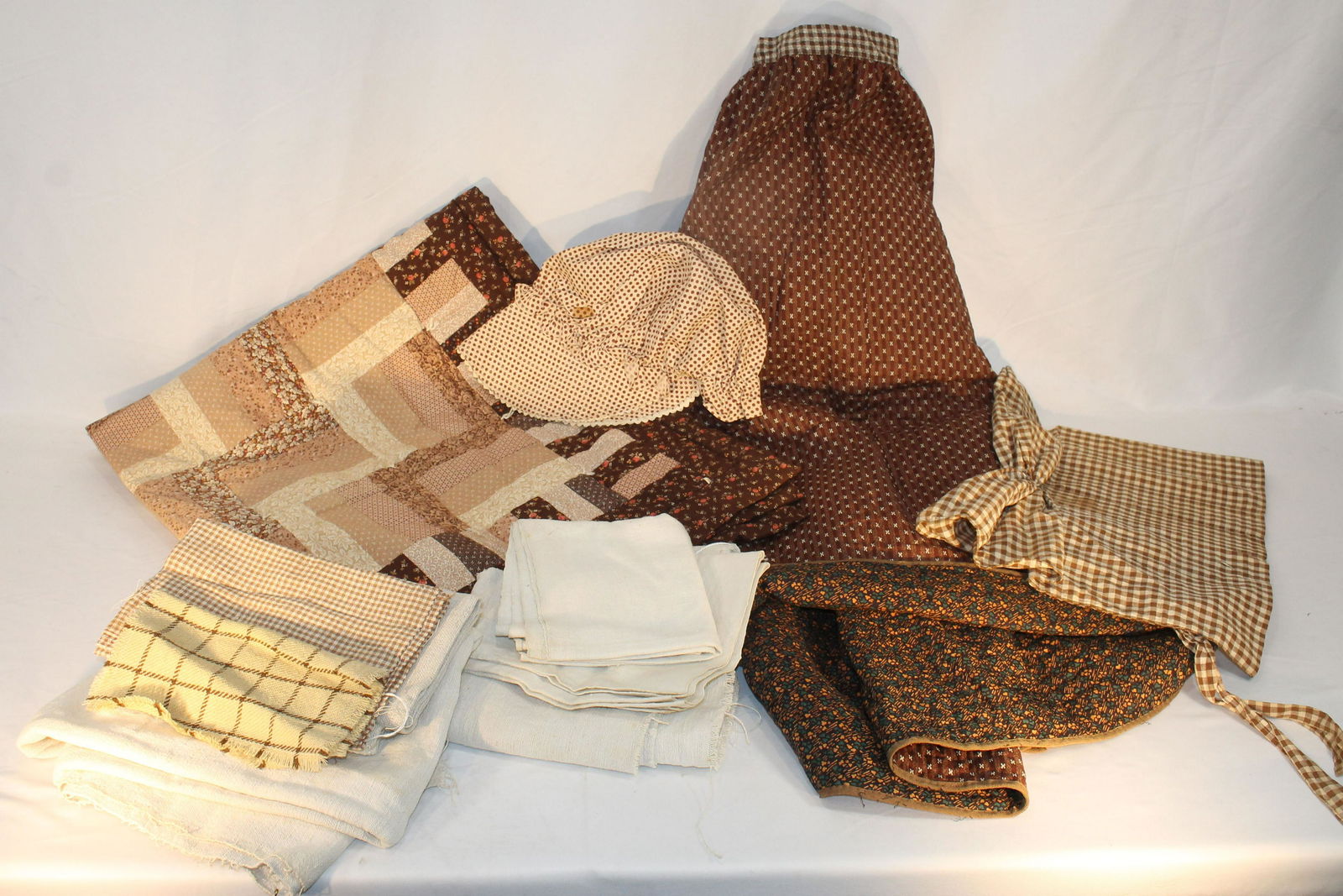 Textile lot incl antique quilted skirt, bonnets, linens & small quilt (1 of 9)