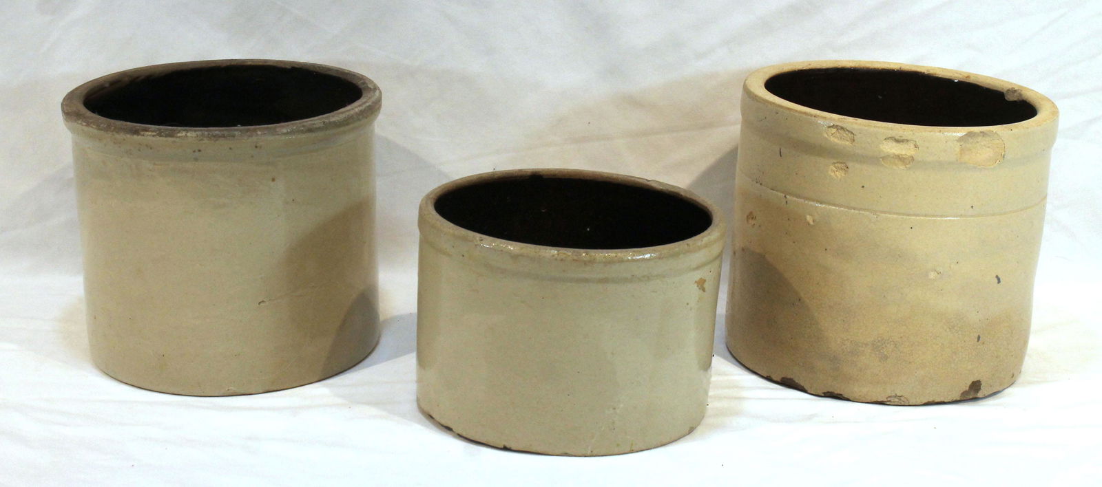 3 stoneware crocks - as found - 8"diamx7 1/4", 8"x7" & 7"diam x 5" (1 of 9)
