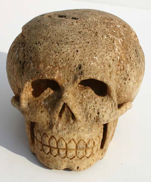 late 18th/early 19thC Maiori carved baleen whale b: late 18th/early 19thC Maiori carved baleen whale bone skull