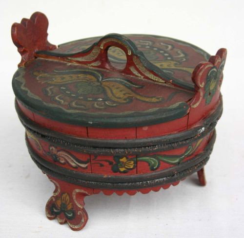 antique Scandinavian orig paint dec covered box - : antique Scandinavian orig paint dec covered box - 6 1/2" diam