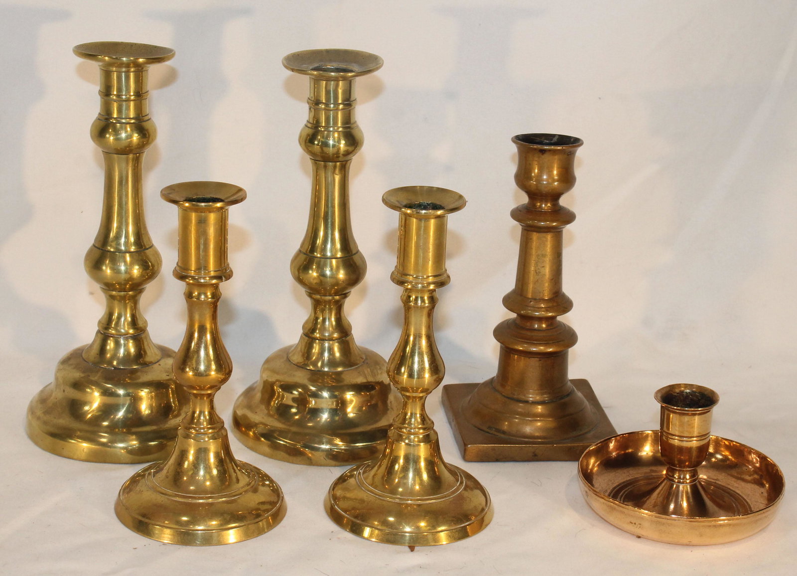 5 brass candlesticks plus a bell metal chamber stick - 6" & 7 1/2" (1 of 7)