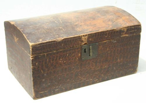 fine orig grain paint dec 19thC dome top box - 20": fine orig grain paint dec 19thC dome top box - 20" long