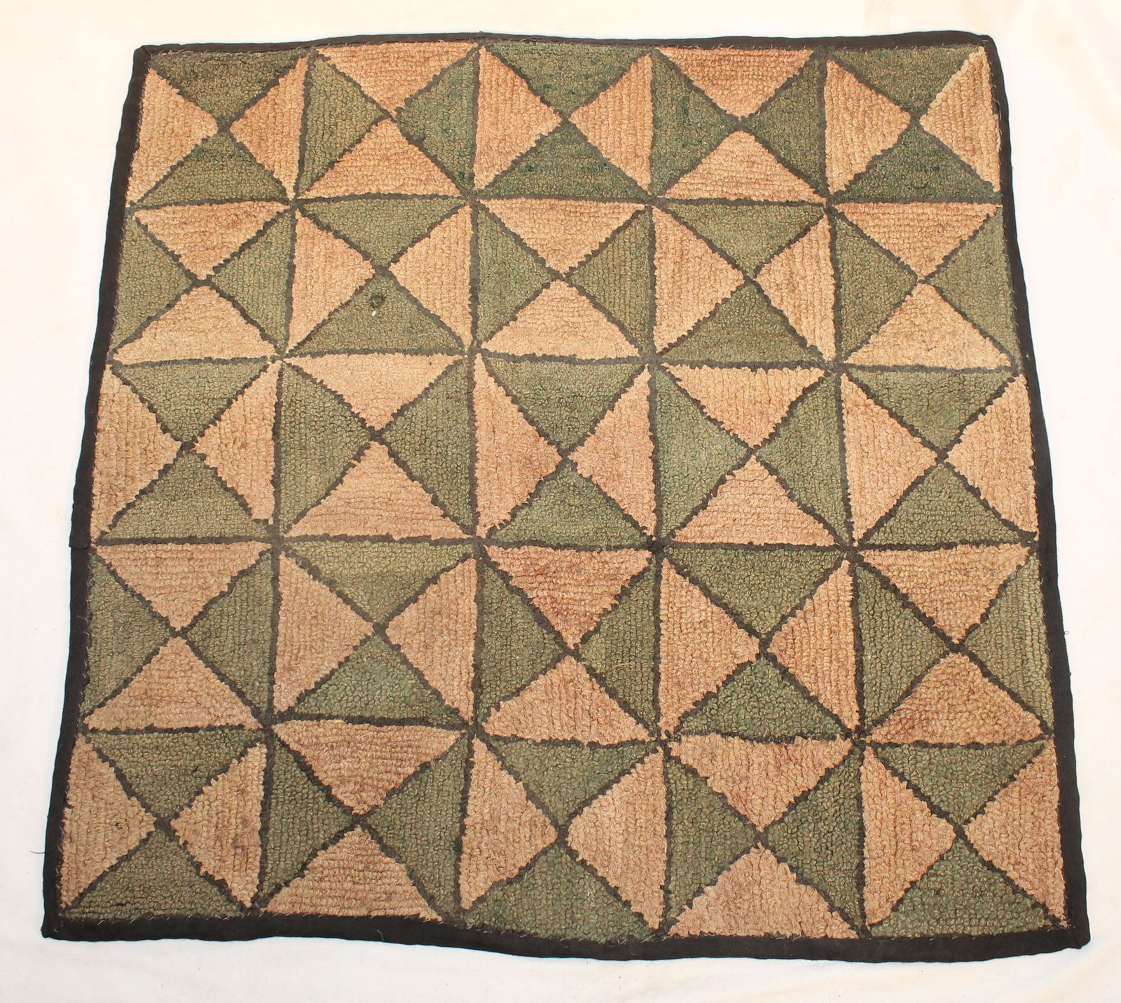 Geometric red & green hooked rug - approx 30"x30" (1 of 2)
