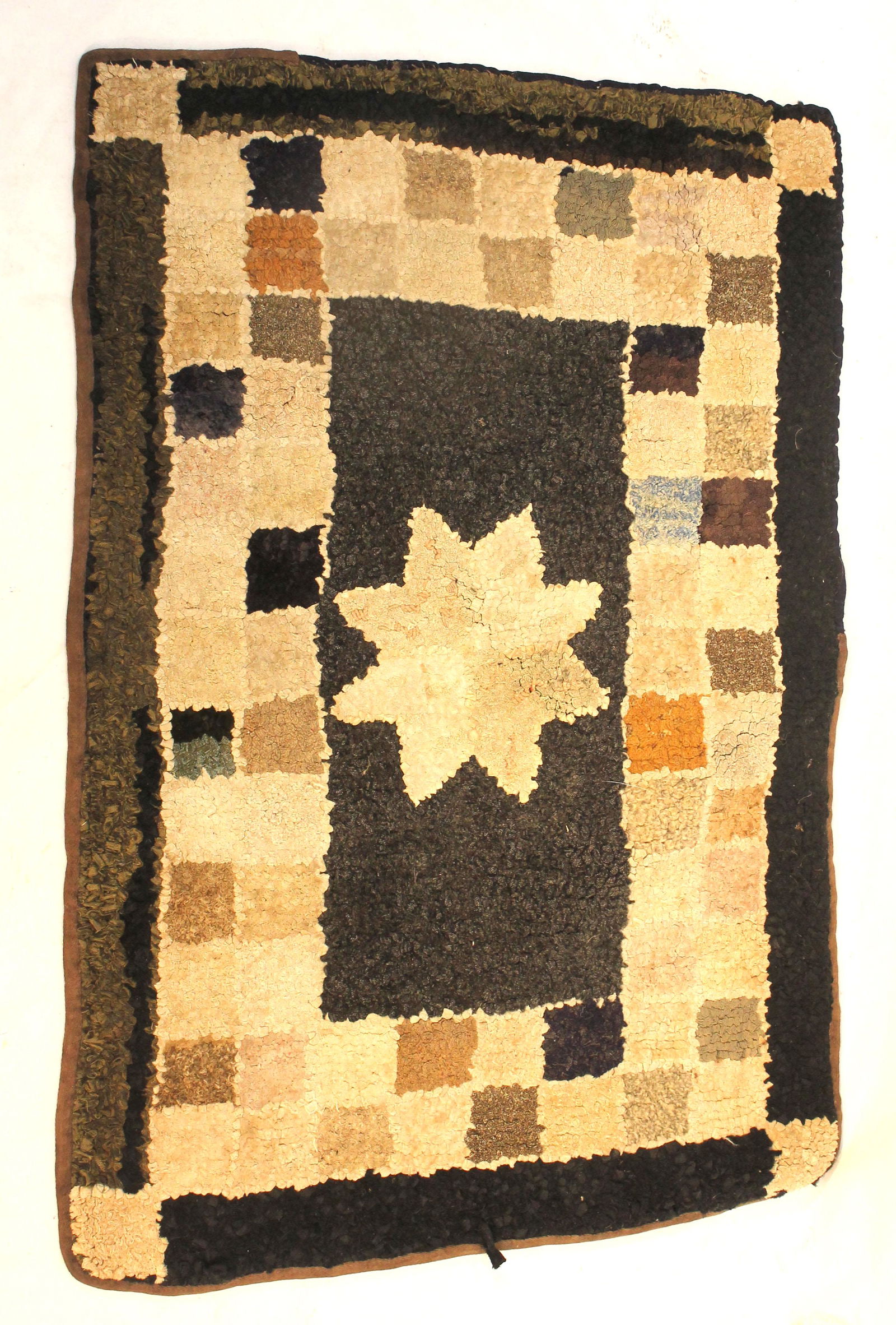 Hooked rug w star motif - 22"x31" (1 of 5)