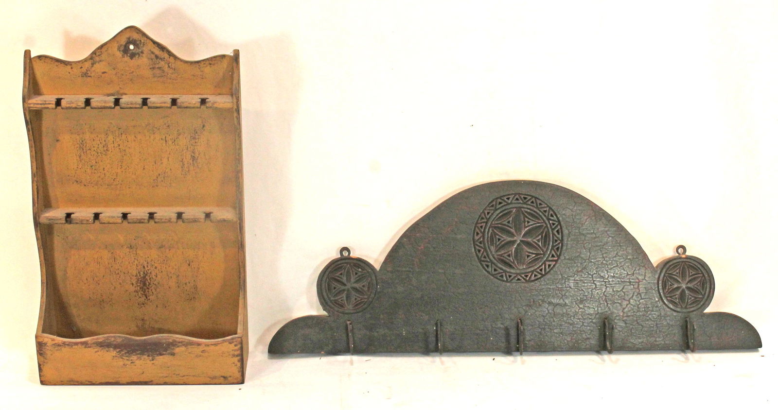 Primitive antique style lot incl wall spoon rack in mustard paint together w a green painted game (1 of 5)