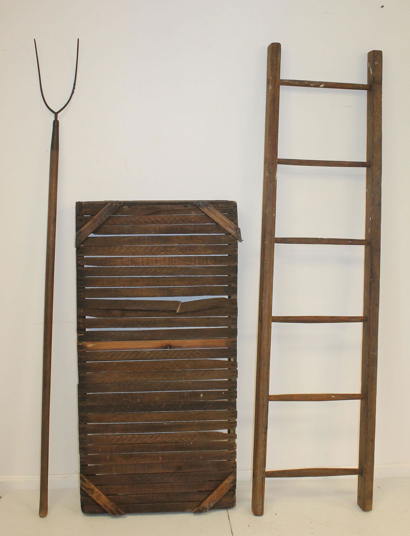 Primitive antique wooden lot incl 6 ft ladder, 6 ft pitchfork & 4 ft lattice drying rack (1 of 4)