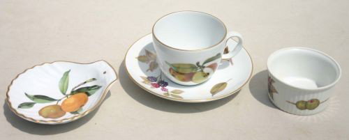 36 pc Royal Worcester "Evesham" china service: 36 pc Royal Worcester "Evesham" china service