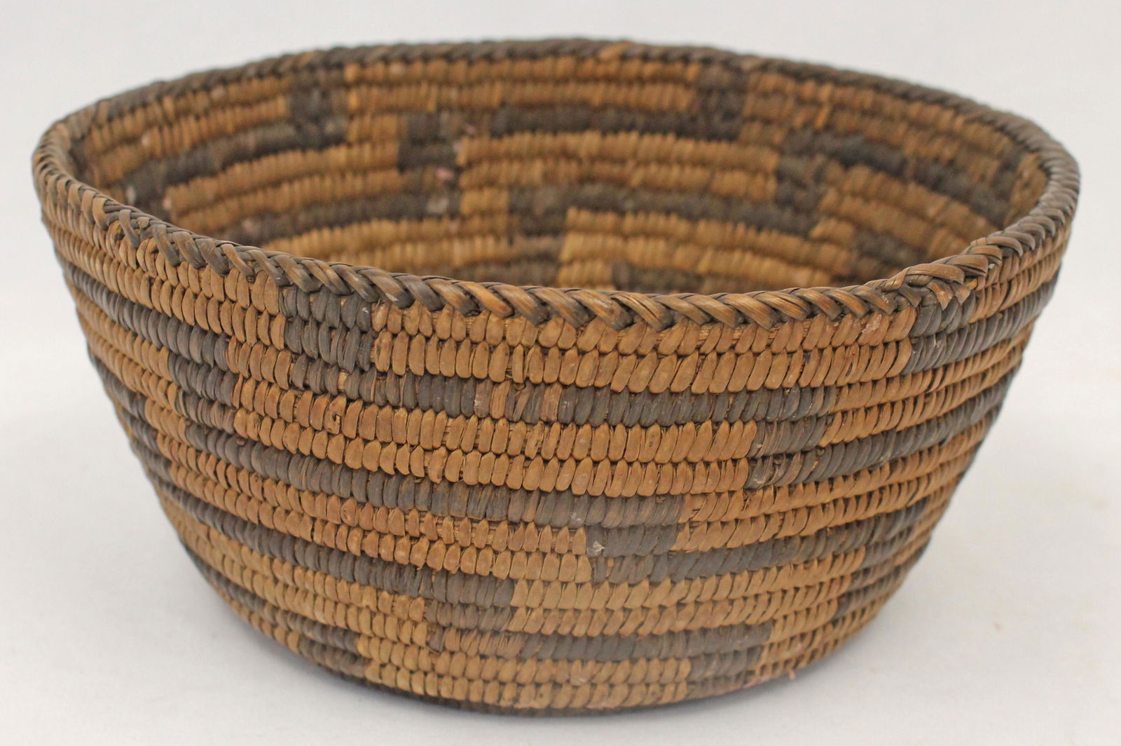 Tohono O'odham Woven Pima Native American Basket with Lightning Decoration. Very good condition with (1 of 4)