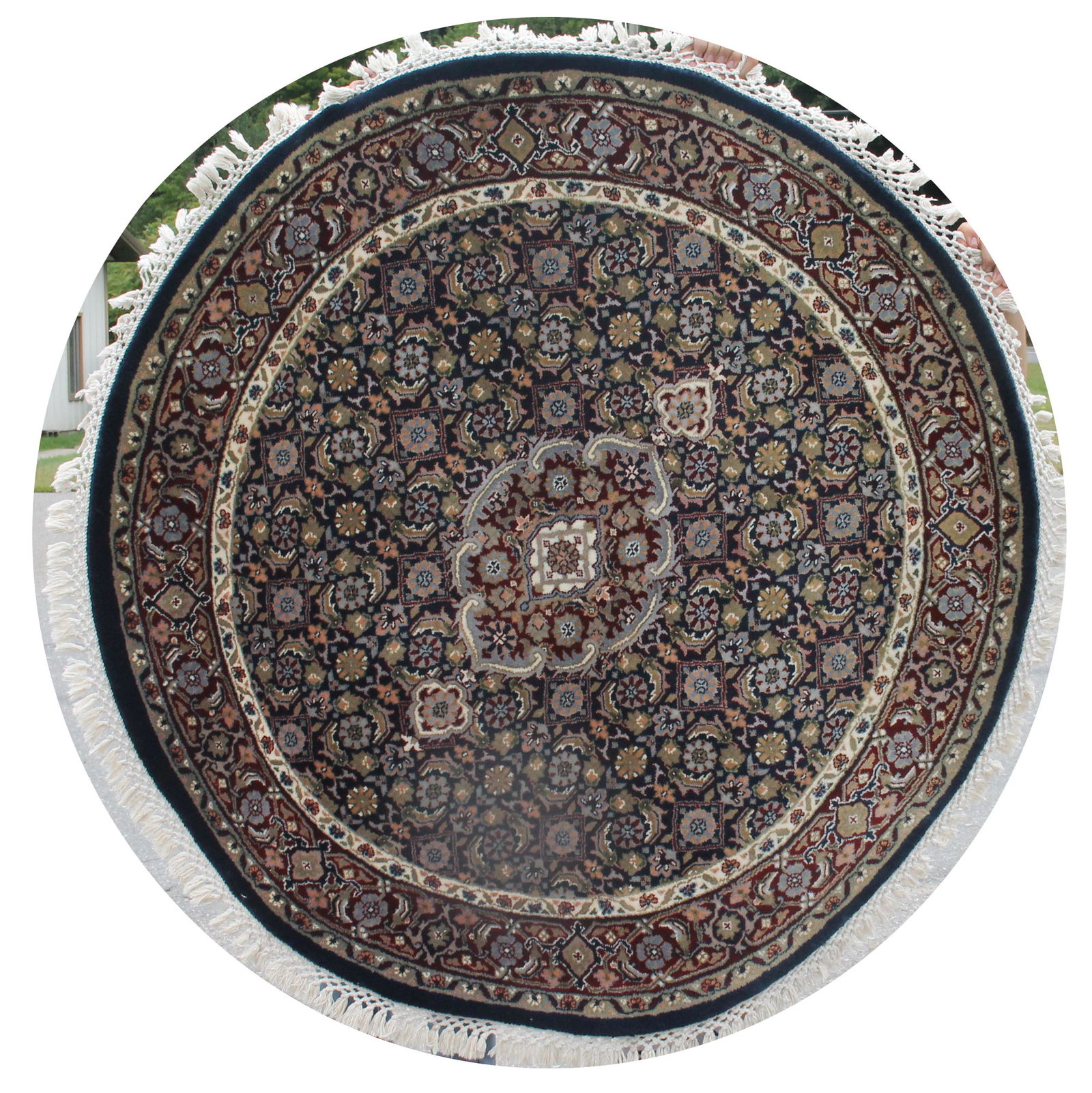 Round Oriental area rug - approx 5'3" diam (1 of 4)