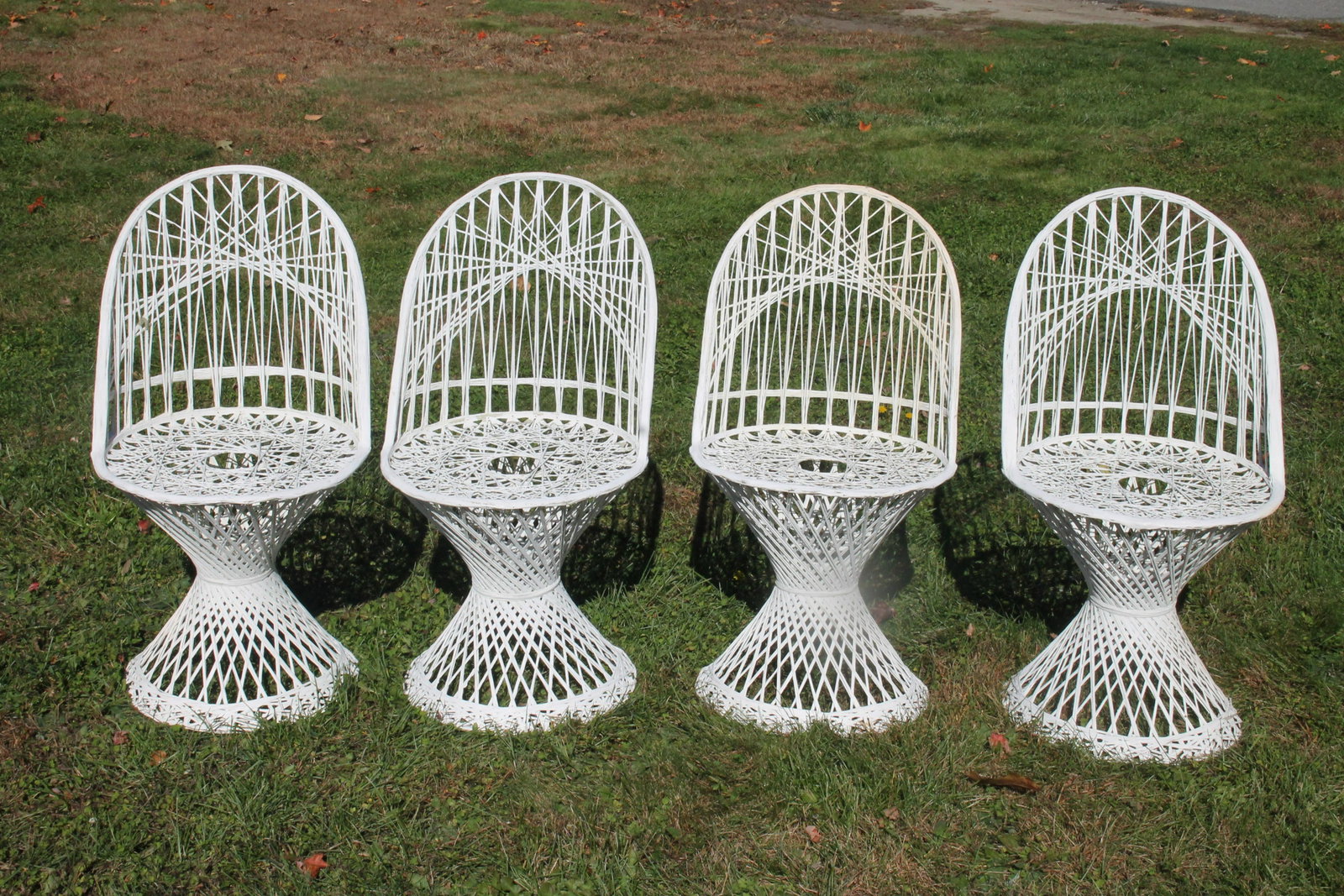 Set of 4 Russell Woodard spun fiberglass Mid-Century garden chairs: Set of 4 Russell Woodard spun fiberglass Mid-Century garden chairs