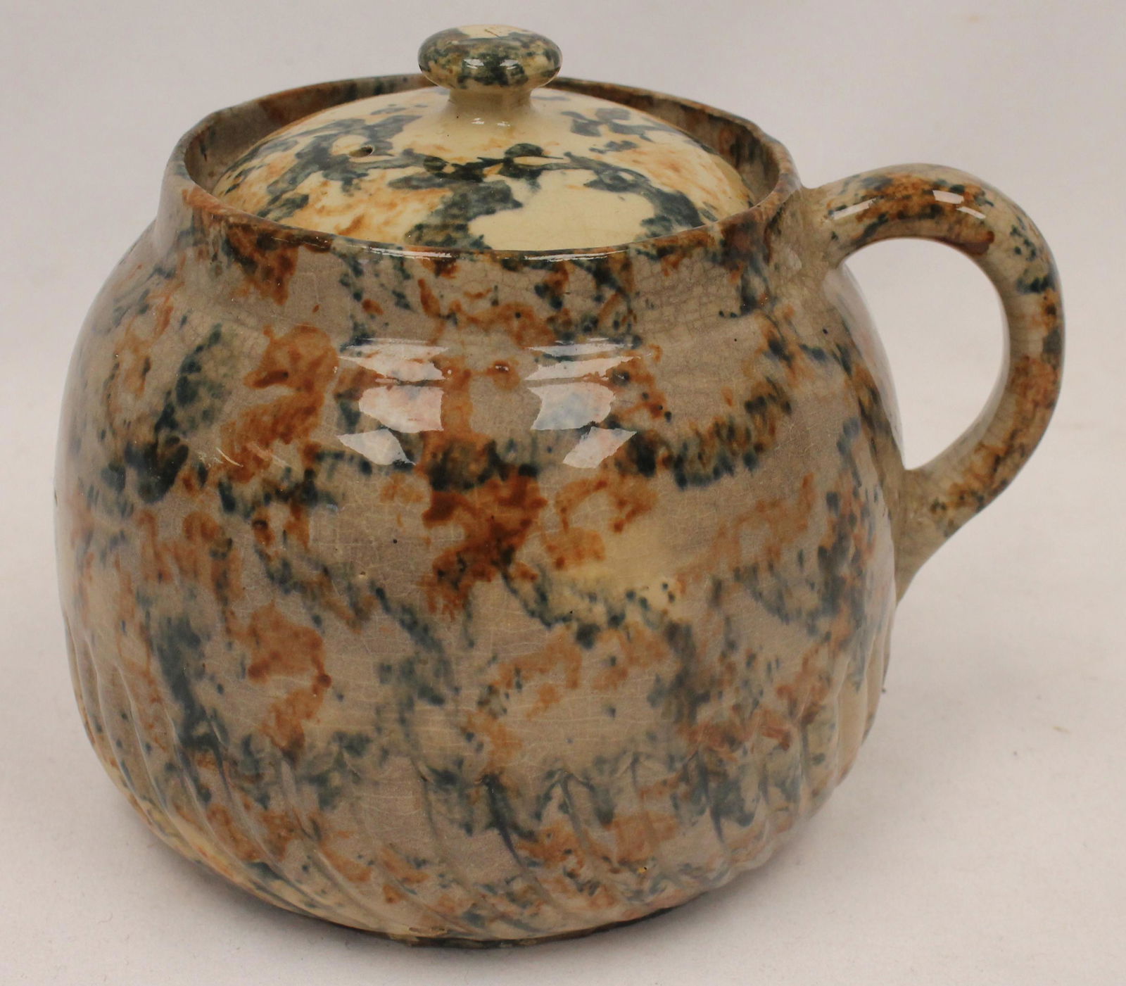 Antique spongeware bean pot - approx 6 1/2" tall to top of finial (1 of 4)