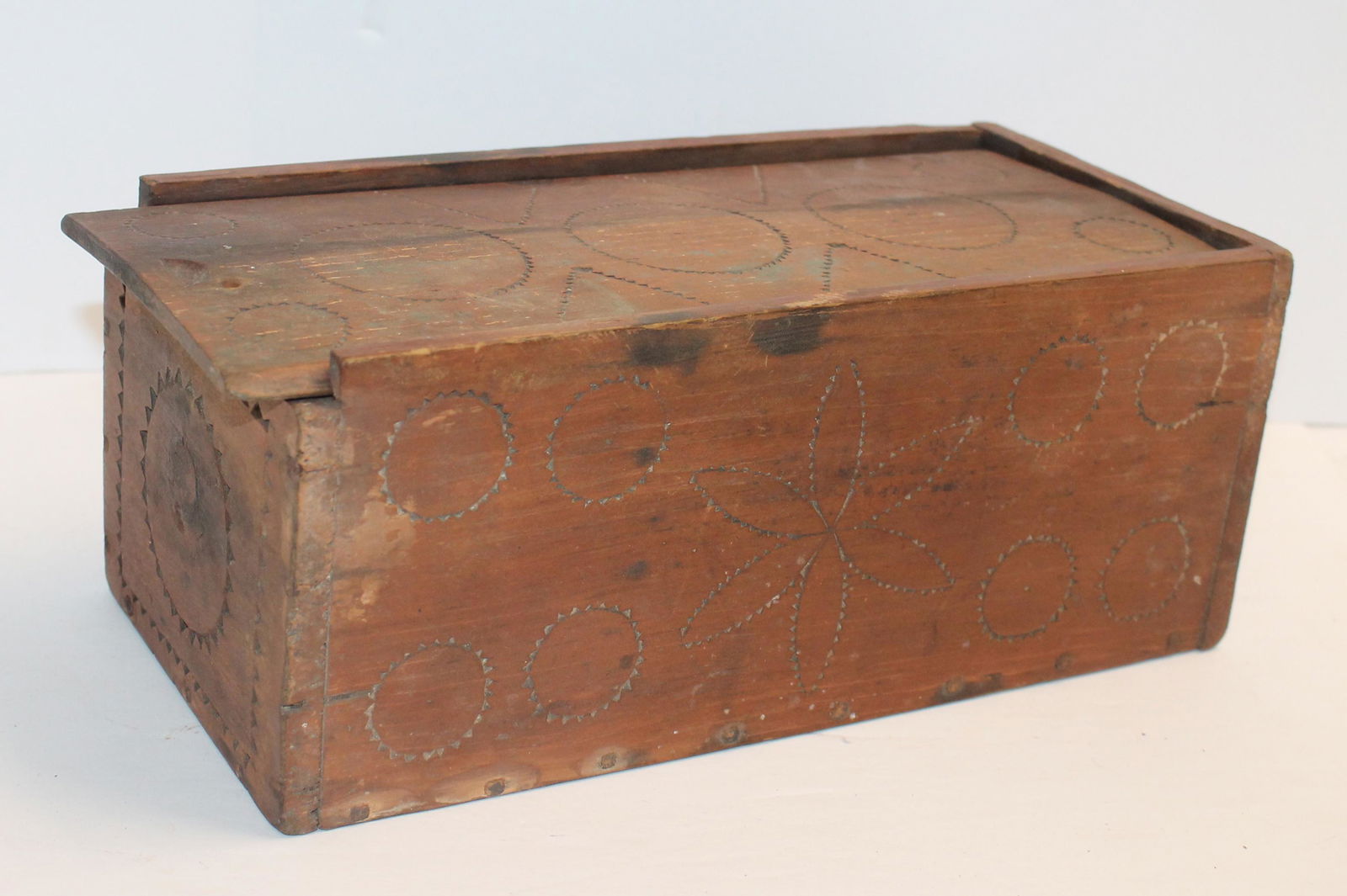 Antique slide top box in red wash w carved geometric decoration - 4 1/2" tall x 11 1/4" long x 5 (1 of 4)