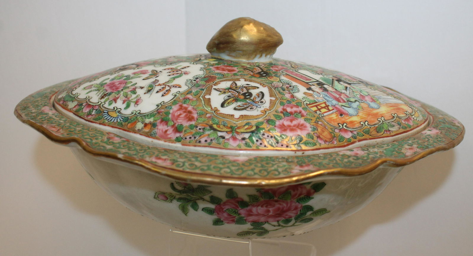Wonderful Rose Medallion covered vegetable dish - 11" long x 5" tall (1 of 5)