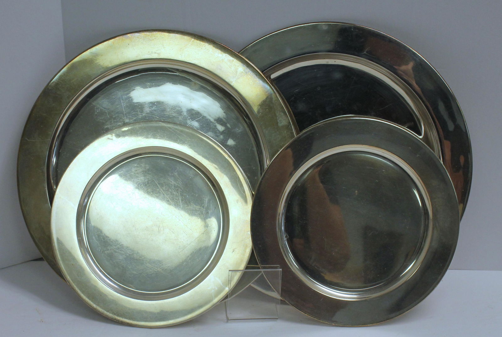 Two pairs of Mexican sterling silver plates/chargers - 8" & 11" diam - total weight is approx (1 of 10)