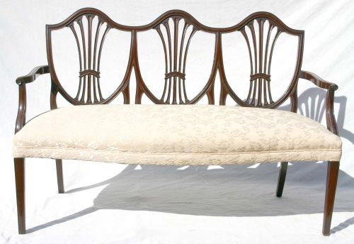 Fine form Centennial Hepplewhite triple shield bac: Fine form Centennial Hepplewhite triple shield back mahogany carved settee - 4'8" long