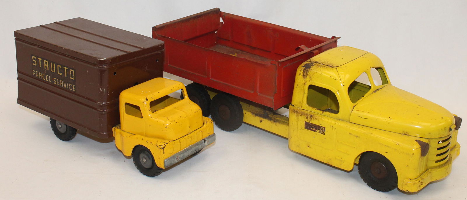 Lot of 2 Structo trucks incl 20" dump truck & 12 1/2" "Parcel Service" (1 of 11)