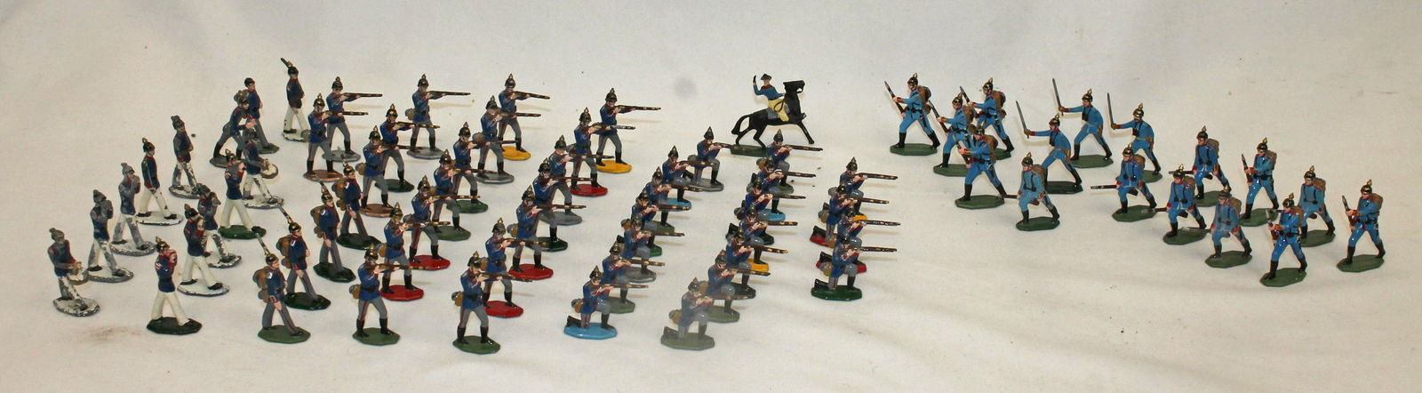 Approx 55 WWI painted Wilhelm Toys lead soldiers (1 of 13)