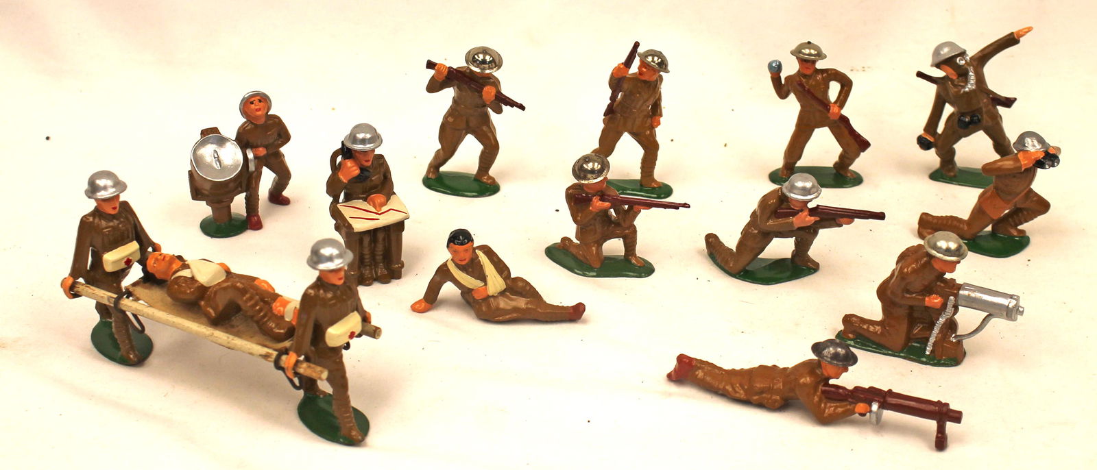 Approx 15 Manoil/Barclay dimestore figures (1 of 7)